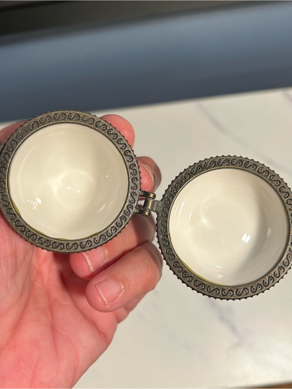 ⭐️ 5 for $25⭐️ Delft blue porcelain hinge trinket egg - Picture 4 of 11